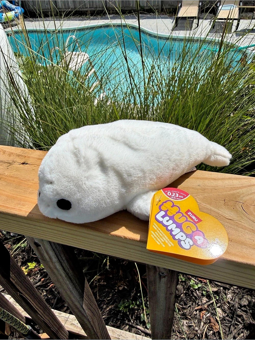 ZURU Hug A Lumps Sandy the Seal weighed sensory plush NWT